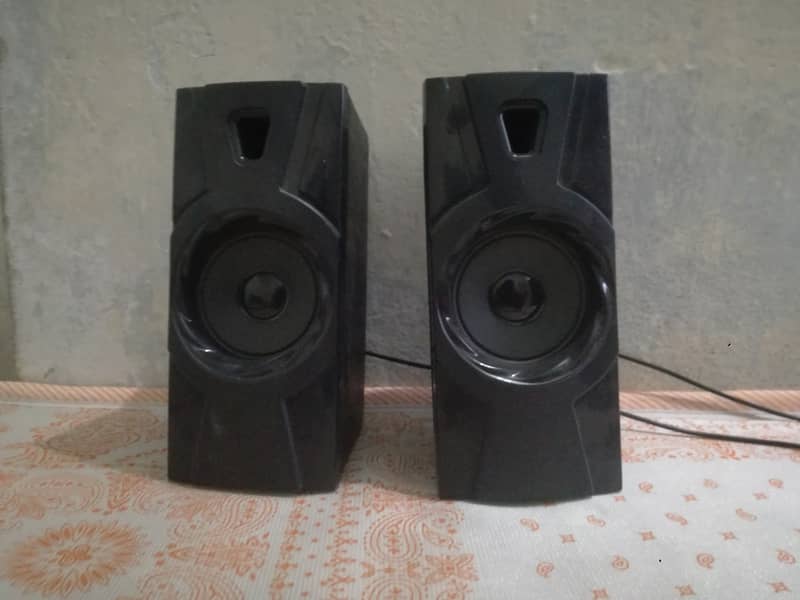 External Speakers USB and Wifi router 0