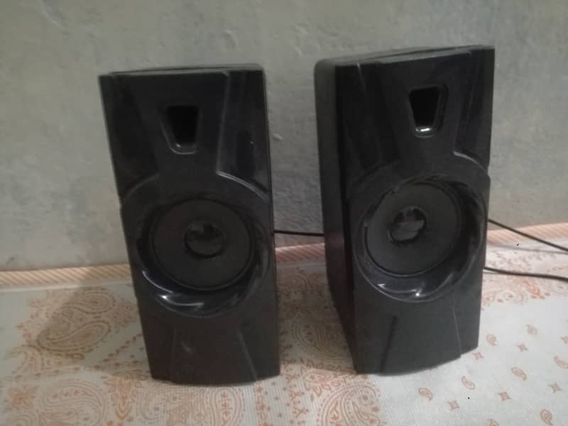 External Speakers USB and Wifi router 2