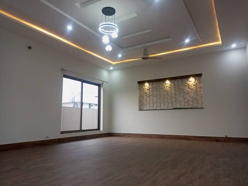 One kanal upper portion like Brand is Available for rent in Dha Phase 02 islamabad 6