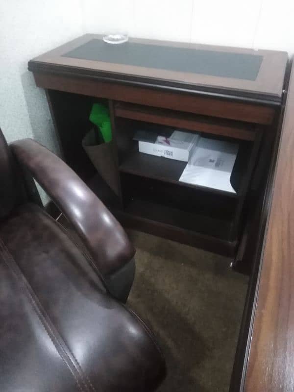 Office Furniture Available for Sale 6