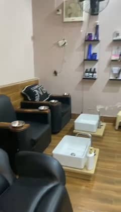 Furnished Beauty Parlour Available For Rent In Gulshan