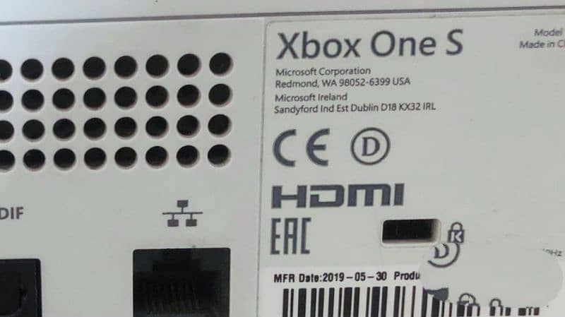 XBOX ONE S 1TB DISC EDITION 1