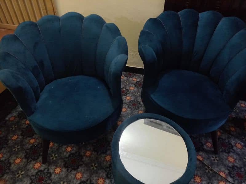 beautifull 2  flower chairs 1