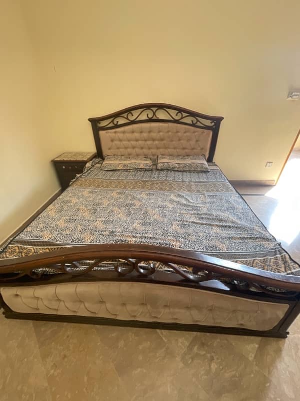 Used shesham wood bed 0