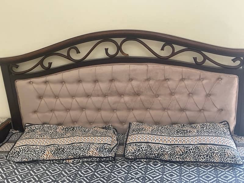 Used shesham wood bed 3