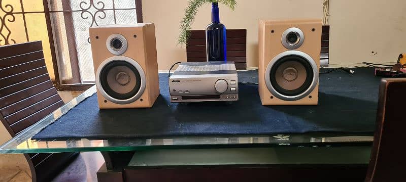 Home sound system stereo Amplifier and Bookshelf speakers 0