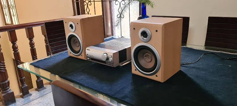 Home sound system stereo Amplifier and Bookshelf speakers 1