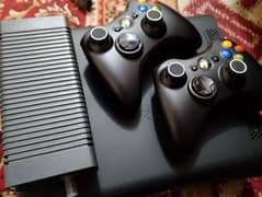 XBOX 360 JAILBREAK 320 GB with 2 wireless remotes