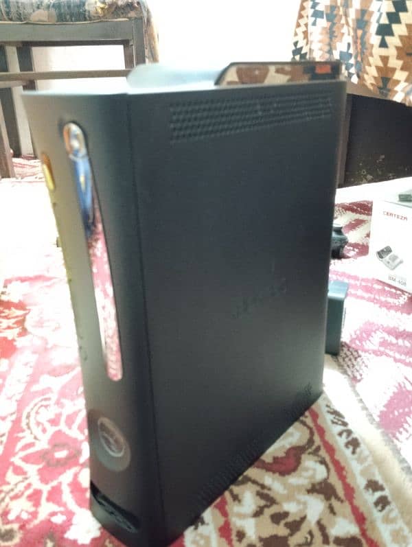 XBOX 360 JAILBREAK 320 GB with 2 wireless remotes 1