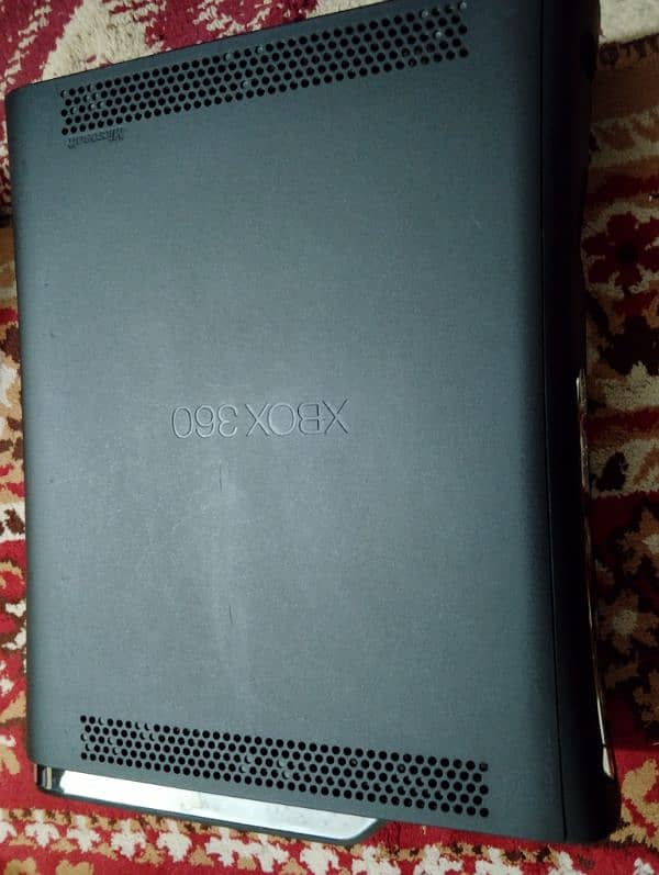 XBOX 360 JAILBREAK 320 GB with 2 wireless remotes 2