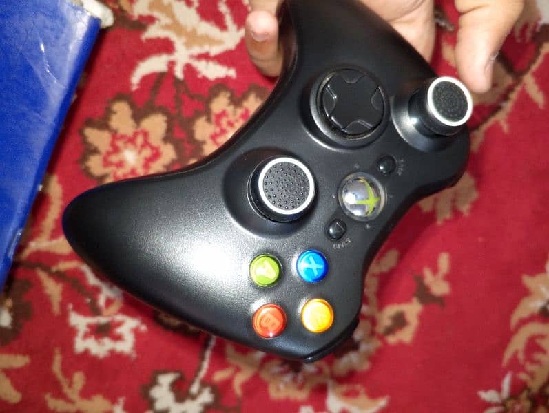 XBOX 360 JAILBREAK 320 GB with 2 wireless remotes 4