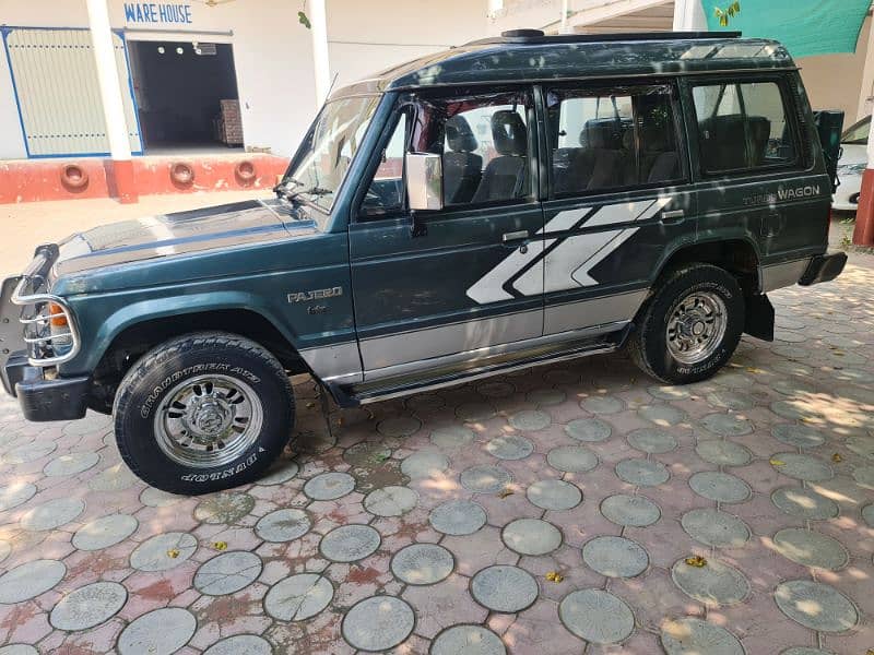 Mitsubishi Pajero 1990 3