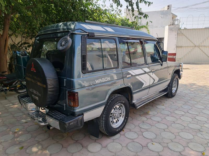 Mitsubishi Pajero 1990 6