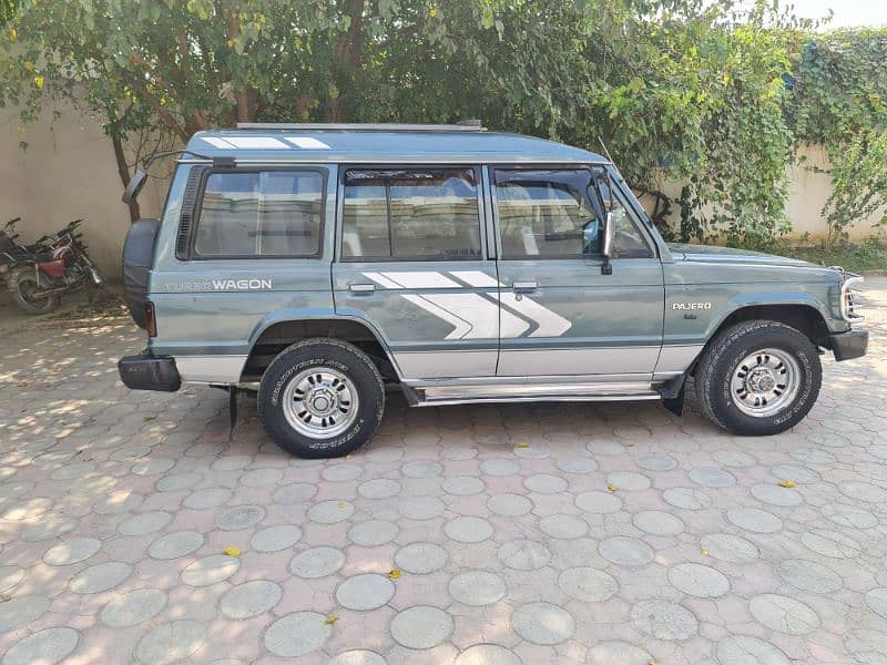 Mitsubishi Pajero 1990 7