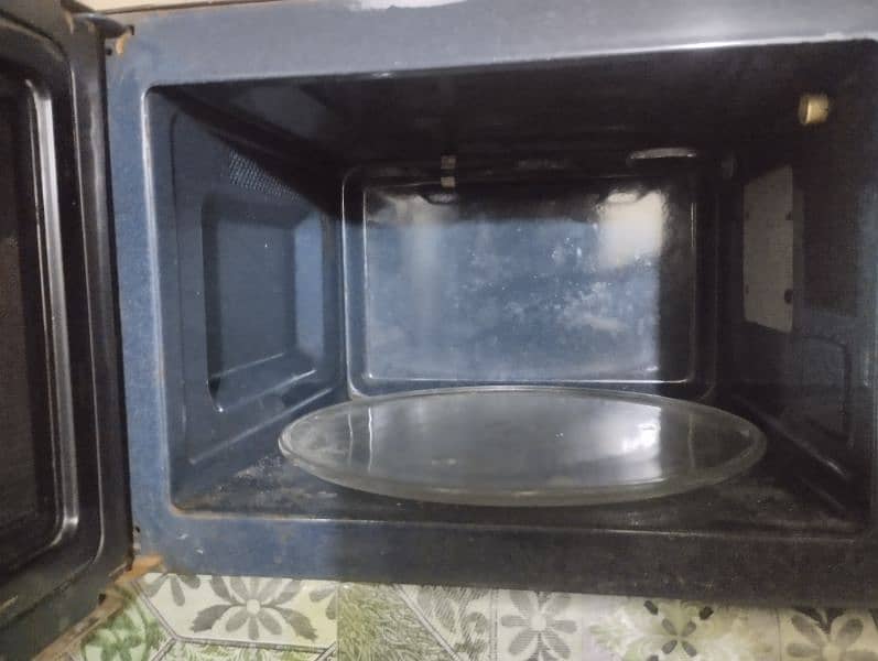 microwave oven in good condition 2