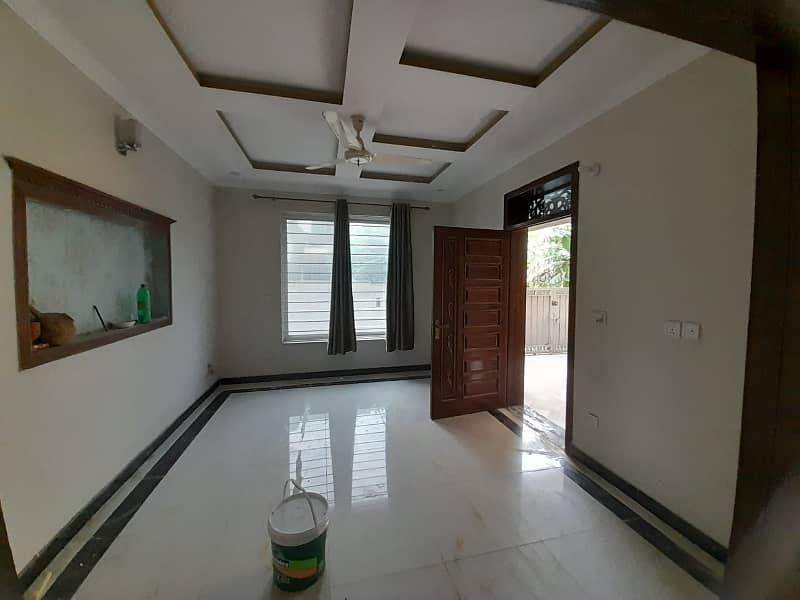 Size 30x60 House For Rent In G-13 18