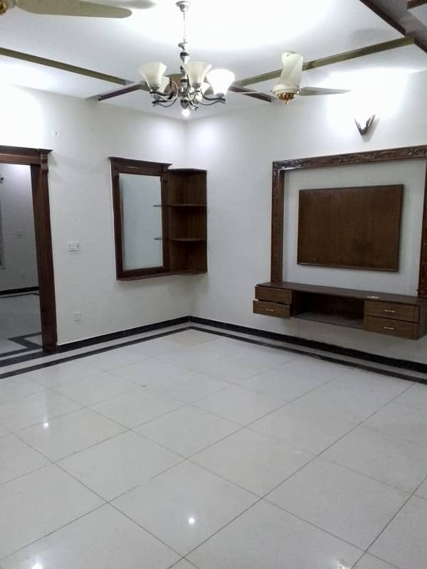 Size 30x60 House For Rent In G-13 33