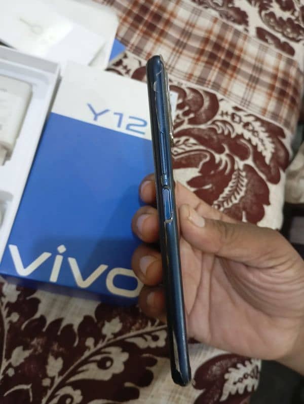 Vivo y12s  3gb 32gb. 3