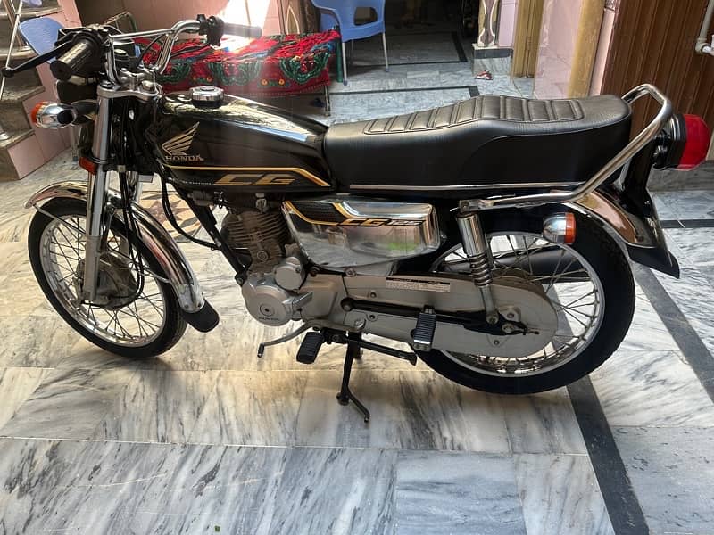 Honda 125S Special Edition 2022 11