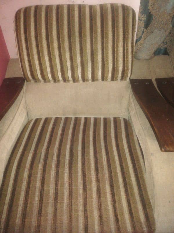 5 seater sofa set available for sale with table 2