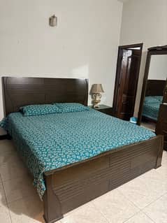 wooden king size bed