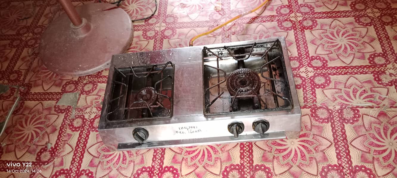 Full size stove hai k mahenay use hui hai bilkul perfect condition hai 1