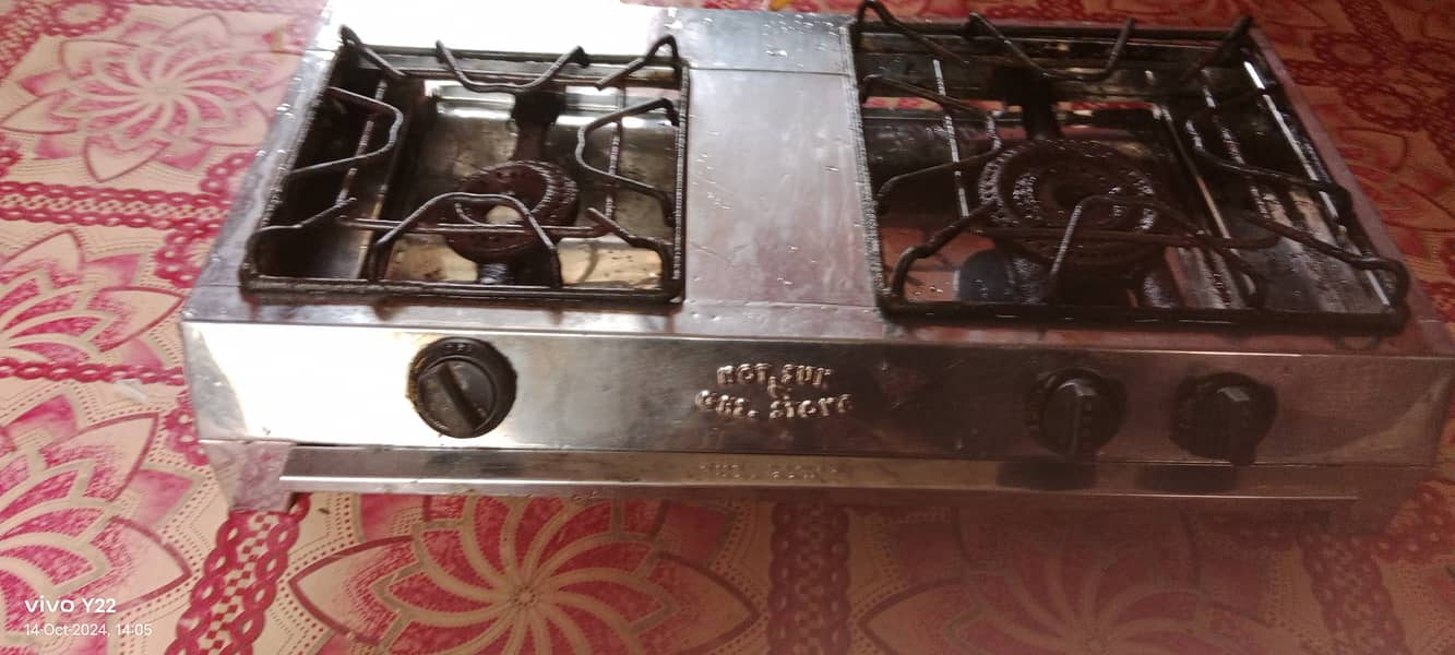 Full size stove hai k mahenay use hui hai bilkul perfect condition hai 3