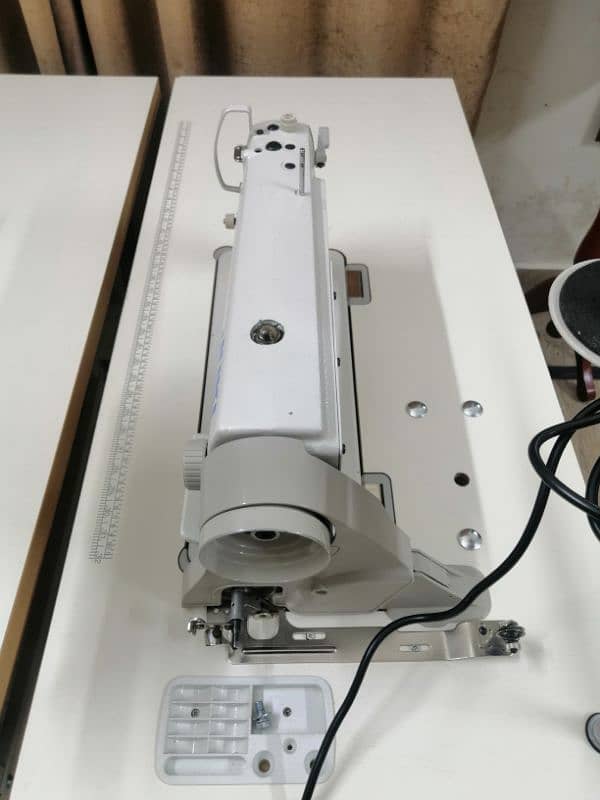 JUKI DDL 8100e Lock Stitch Machine, Made In Vietnam. 4