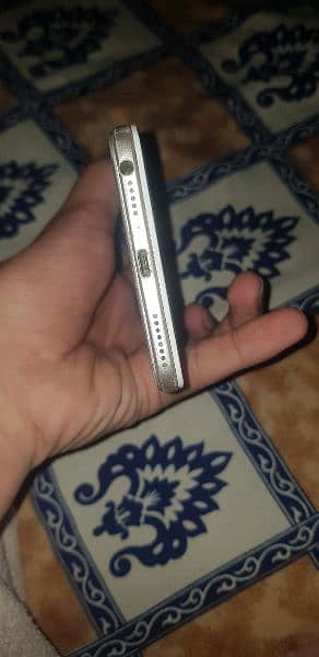 Oppo F1s good condition and best for hotspot with good battery 1