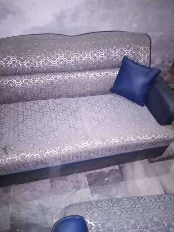 beautiful, very good condition sofa set 2