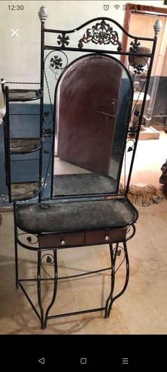 Dressing table