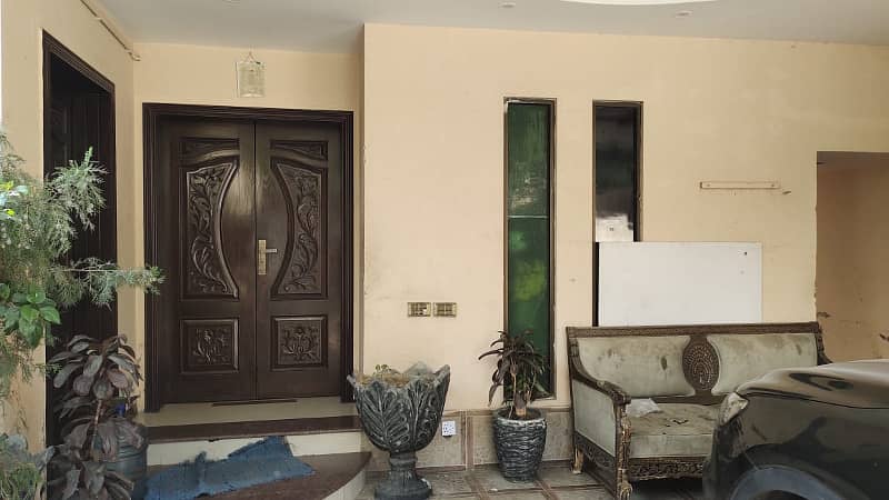 14 Marla beautiful house like a brand new house for sale at the prime location of Johar town 16