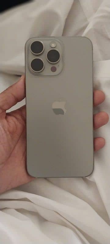 iPhone 15 Pro Max 256 Natural titanium 3