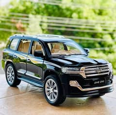 1/24 Toyota Land cruiser V8 Model car (black color)