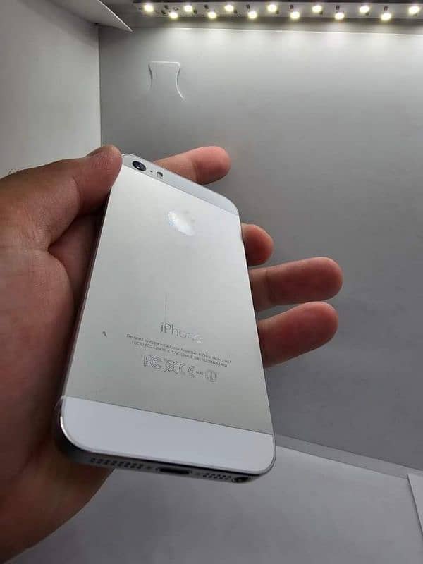 iPhone 5s 64gb PTA Approved = 03274706406 2