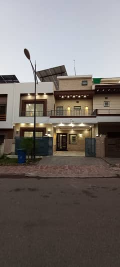 8 Marla double storey house with 15kv solar available for sale