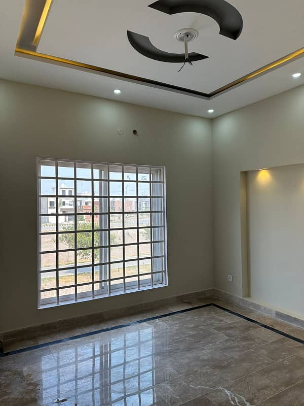 5 Marla Beautifully designed house For Sale And Direct Meeting With Owner In Park View City Lahore. 10