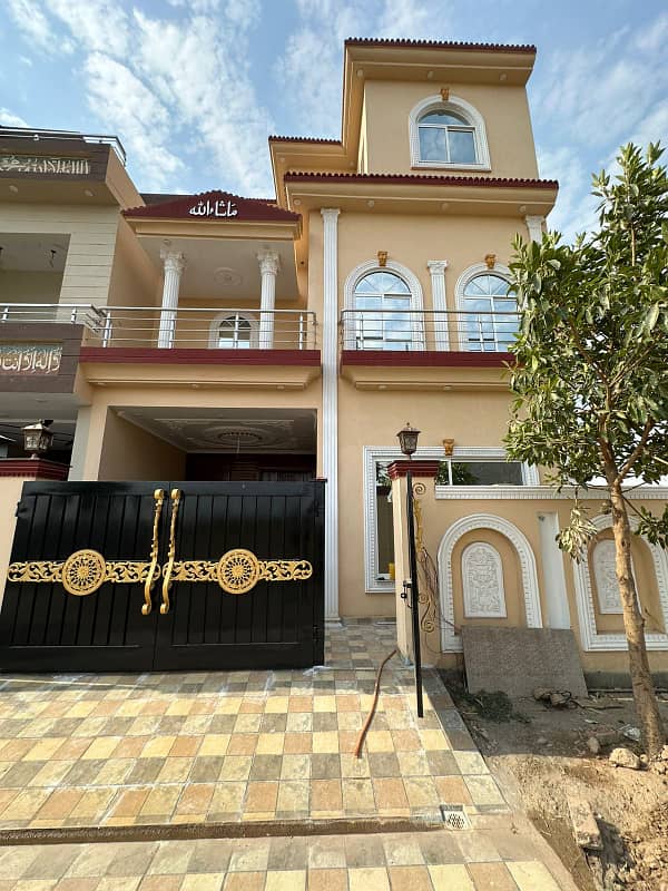 5 Marla Brand New house For Sale And Direct Meeting With Owner In Park View City Lahore. 0