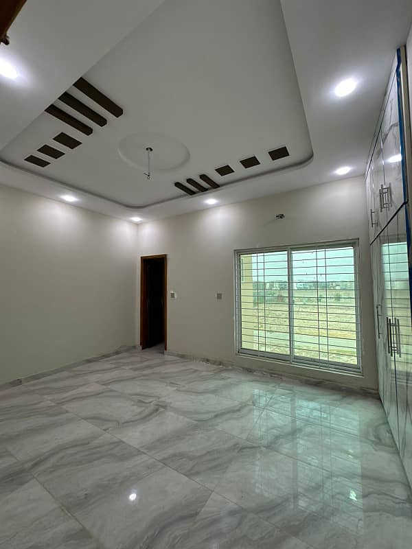 5 Marla Brand New house For Sale And Direct Meeting With Owner In Park View City Lahore. 9