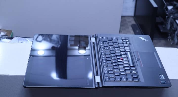 i7 6th generation Yoga 360 Rotation 1