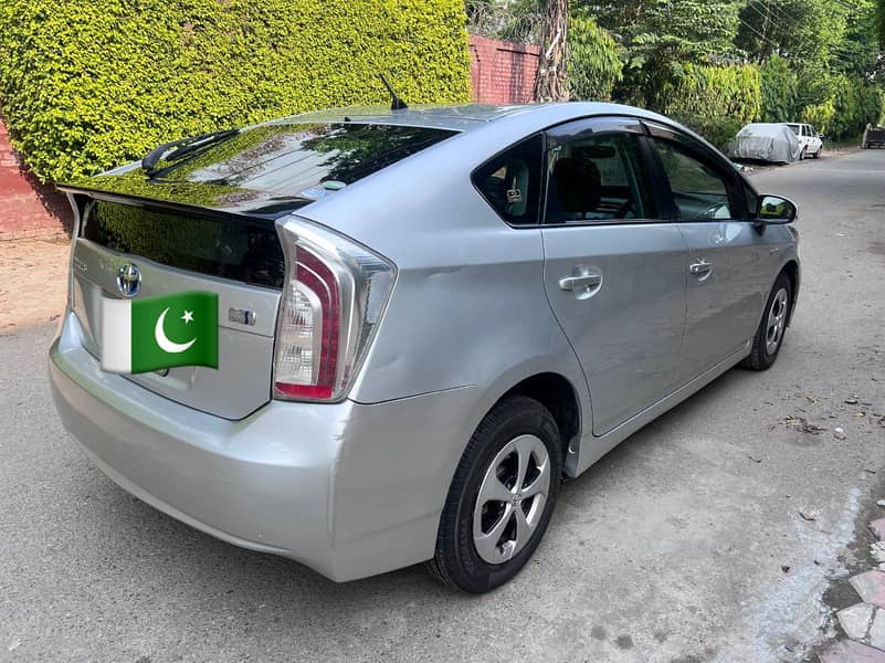 Toyota Prius 2015 12