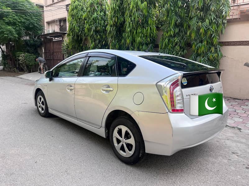 Toyota Prius 2015 13