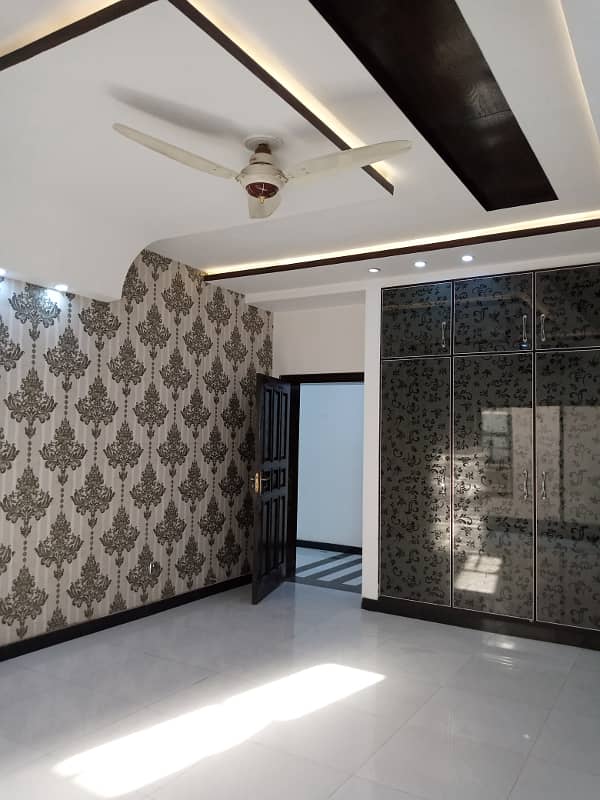 Fresh Renovated 10 Marla House For Rent In Sector E Bahria Town Lahore 6