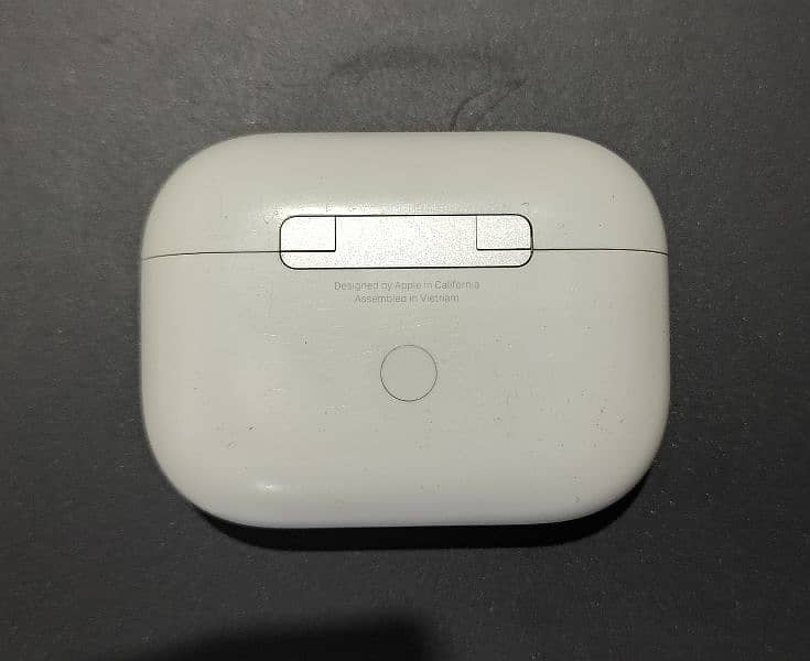 Airpods pro charging case 1