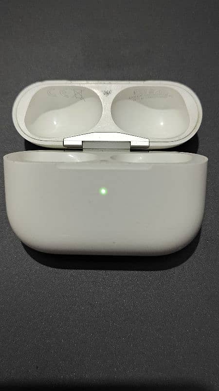 Airpods pro charging case 3