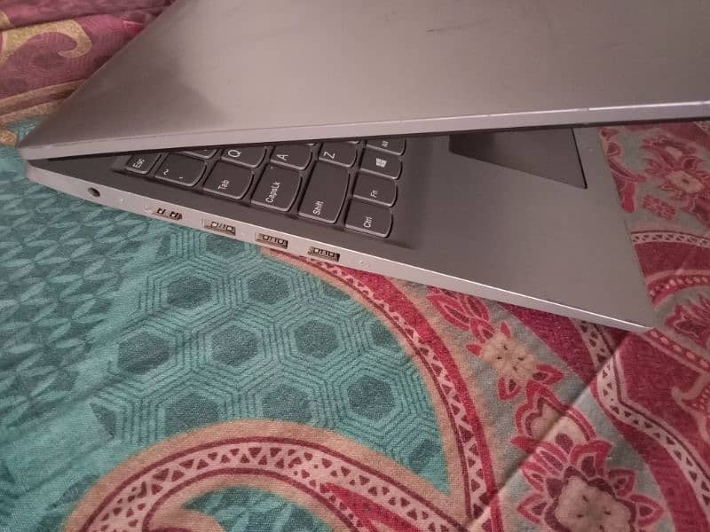 Lenovo ideapad        8Gb RAM , 128Gb SSD 4