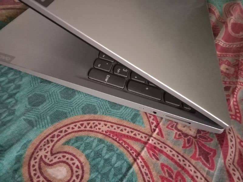 Lenovo ideapad        8Gb RAM , 128Gb SSD 5