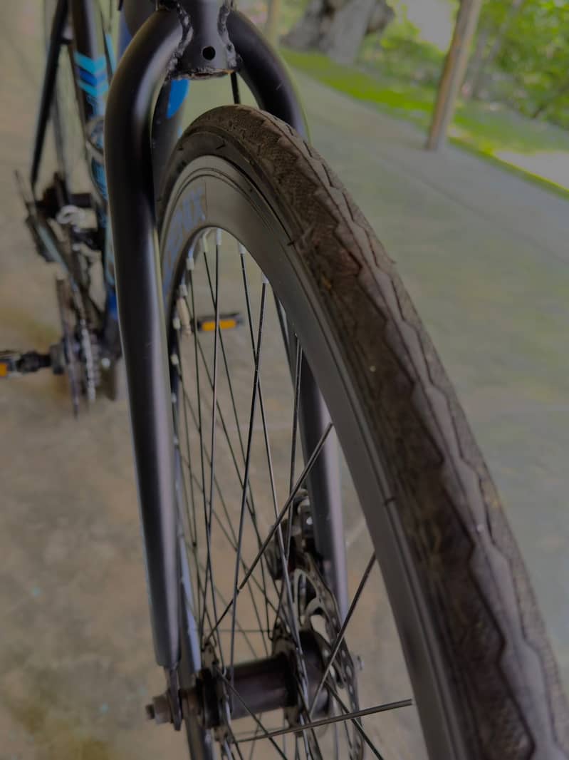 Aluminium Cycles Disk Brakes gare cycle size 28. Road Bikes