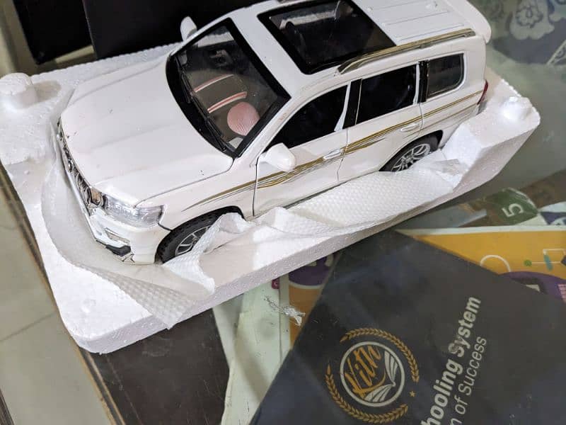 Toyota land cruiser Prado diecast model 1