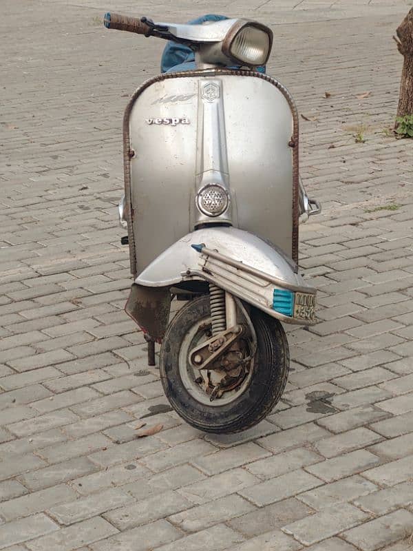 1991Model Vespa Scooter 0